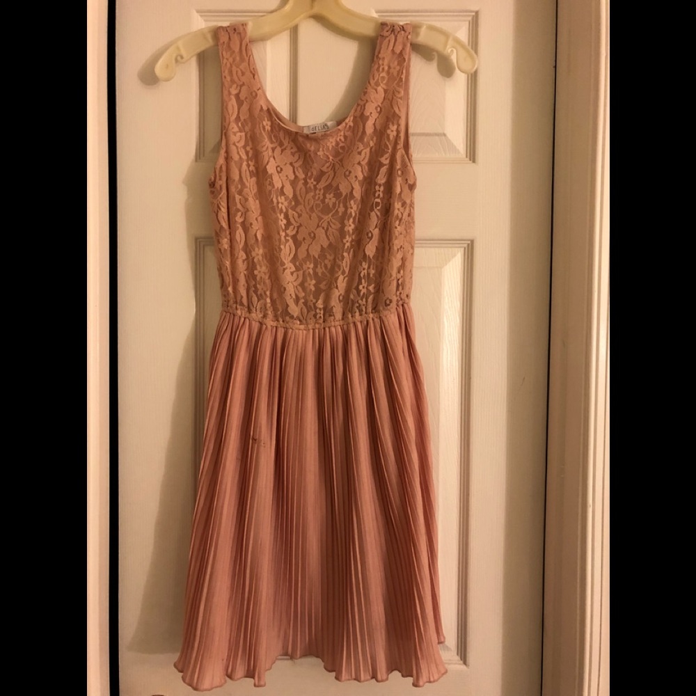 Delia’s Light Pink Lace Dress